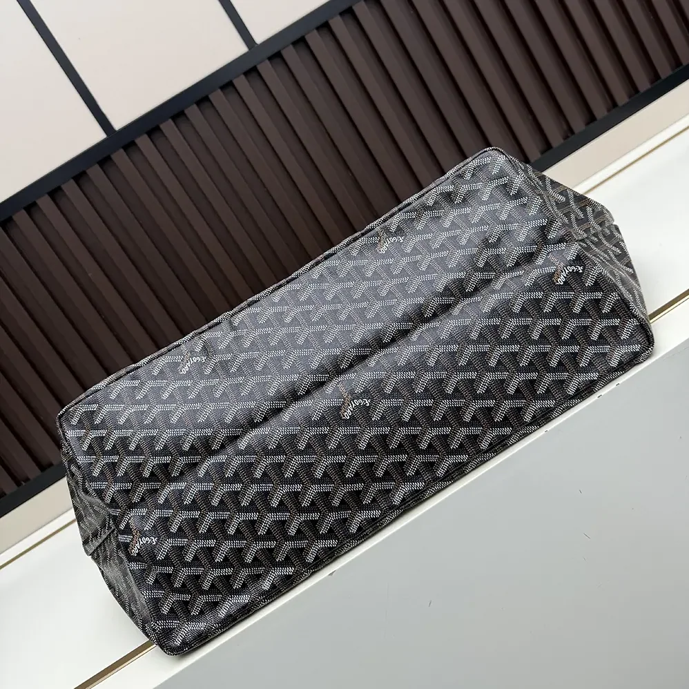 Goyard Saint Louis Gm Bag for Unisex in Tan Goyard Saint Louis Gm Bag for Unisex in Tan