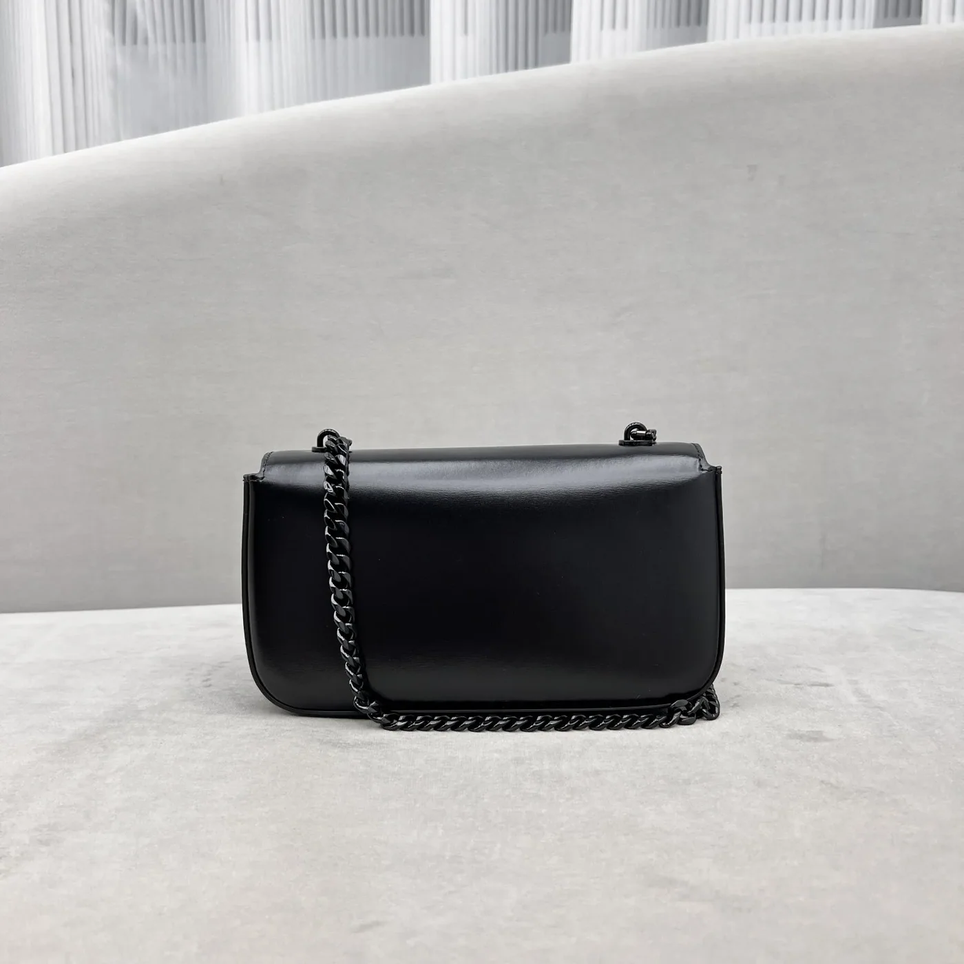 Chain Shoulder Bag Triomphe In Shiny Black / .38NO Chain Shoulder Bag Triomphe In Shiny Black / .38NO
