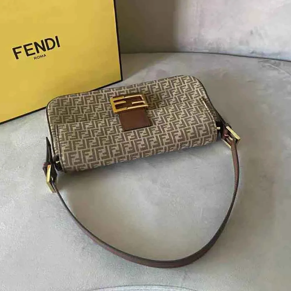 Fendi Baguette 1997 Beige Split Leather Bag for Women Fendi Baguette 1997 Beige Split Leather Bag for Women