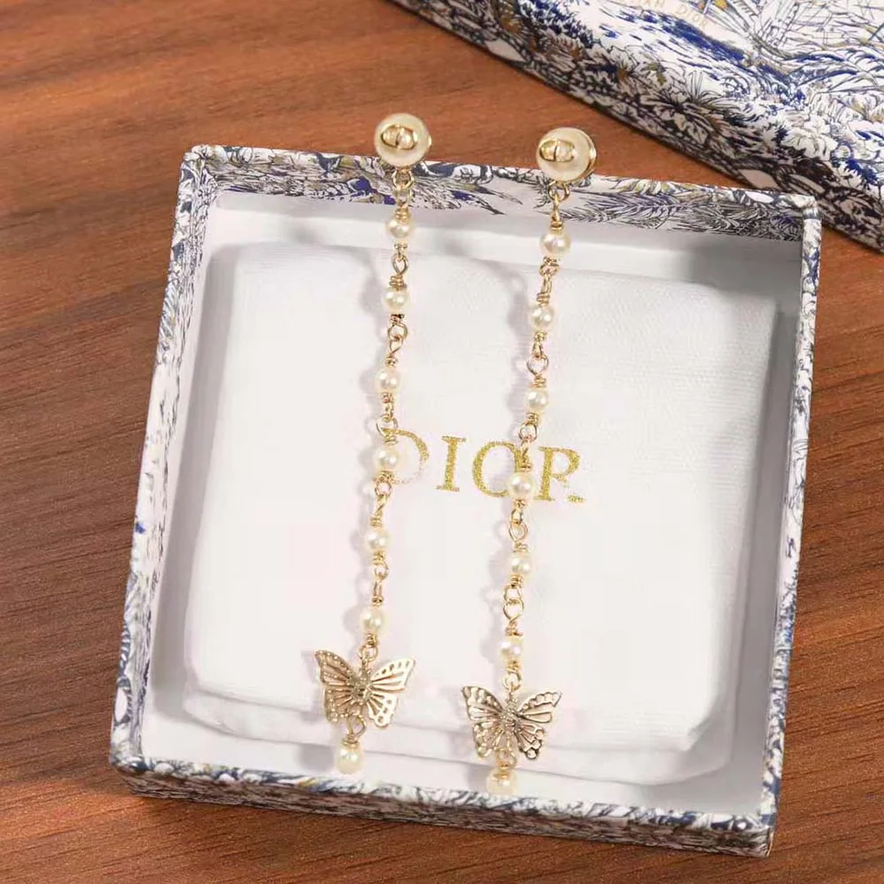 Dior Métamorphose Earrings Gold-Finish Metal and White Resin Pearls for Women Dior Métamorphose Earrings Gold-Finish Metal and White Resin Pearls for Women