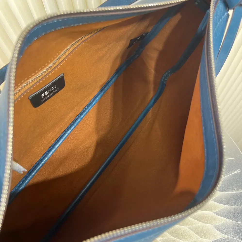 Fendi Simply Fendi Medium Blue Leather Bag for Unisex Fendi Simply Fendi Medium Blue Leather Bag for Unisex