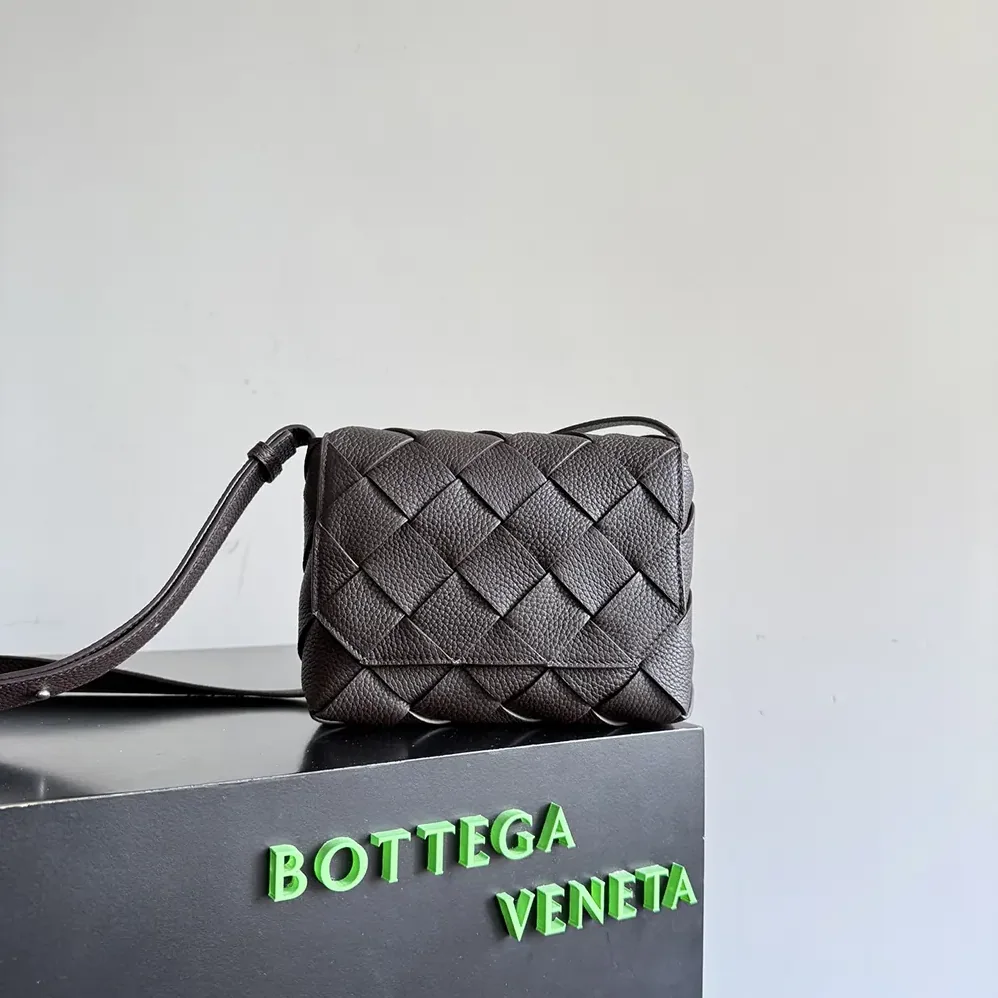 Bottega Veneta Diago for Unisex in Bordeaux