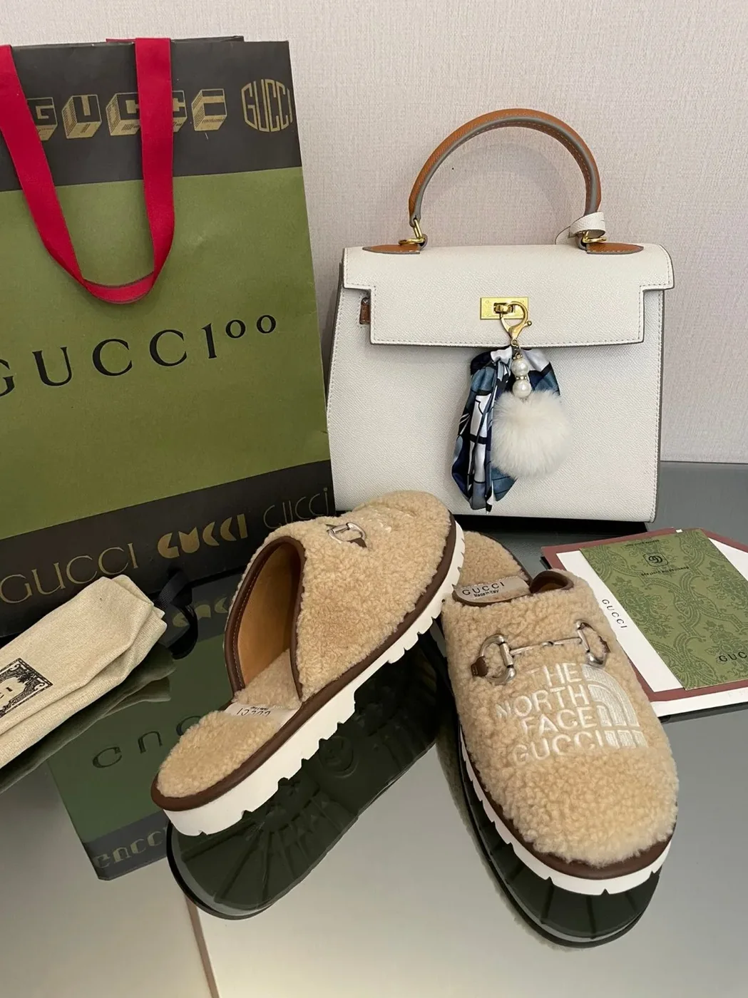 Gucci x The North Face Slippers Beige DEB70 Gucci x The North Face Slippers Beige DEB70