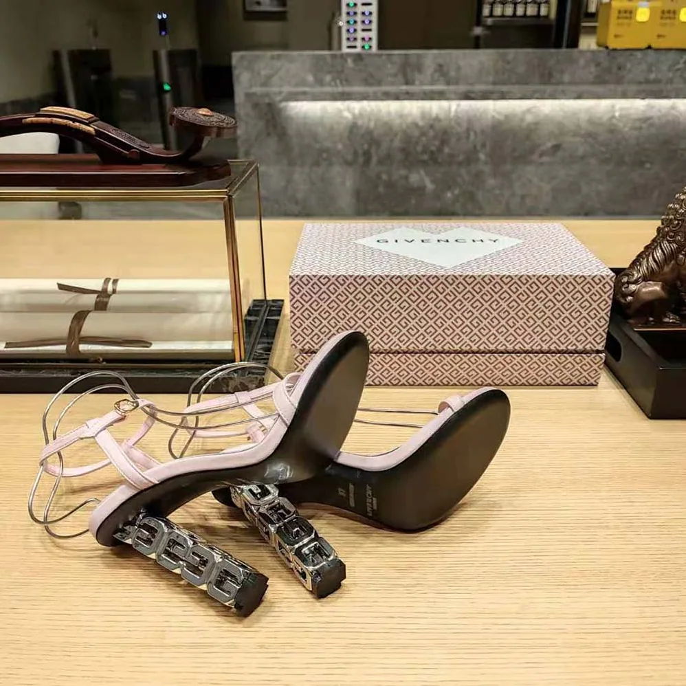Givenchy G Cube Sandals in Leather for Women in Pink Givenchy G Cube Sandals in Leather for Women in Pink