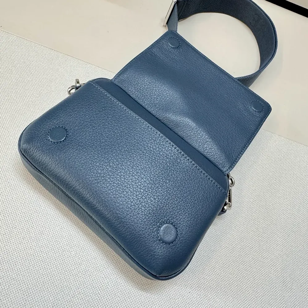 Loewe Small Pebble Messenger Bag in Supple Grained Calfskin for Unisex in Navy Loewe Small Pebble Messenger Bag in Supple Grained Calfskin for Unisex in Navy