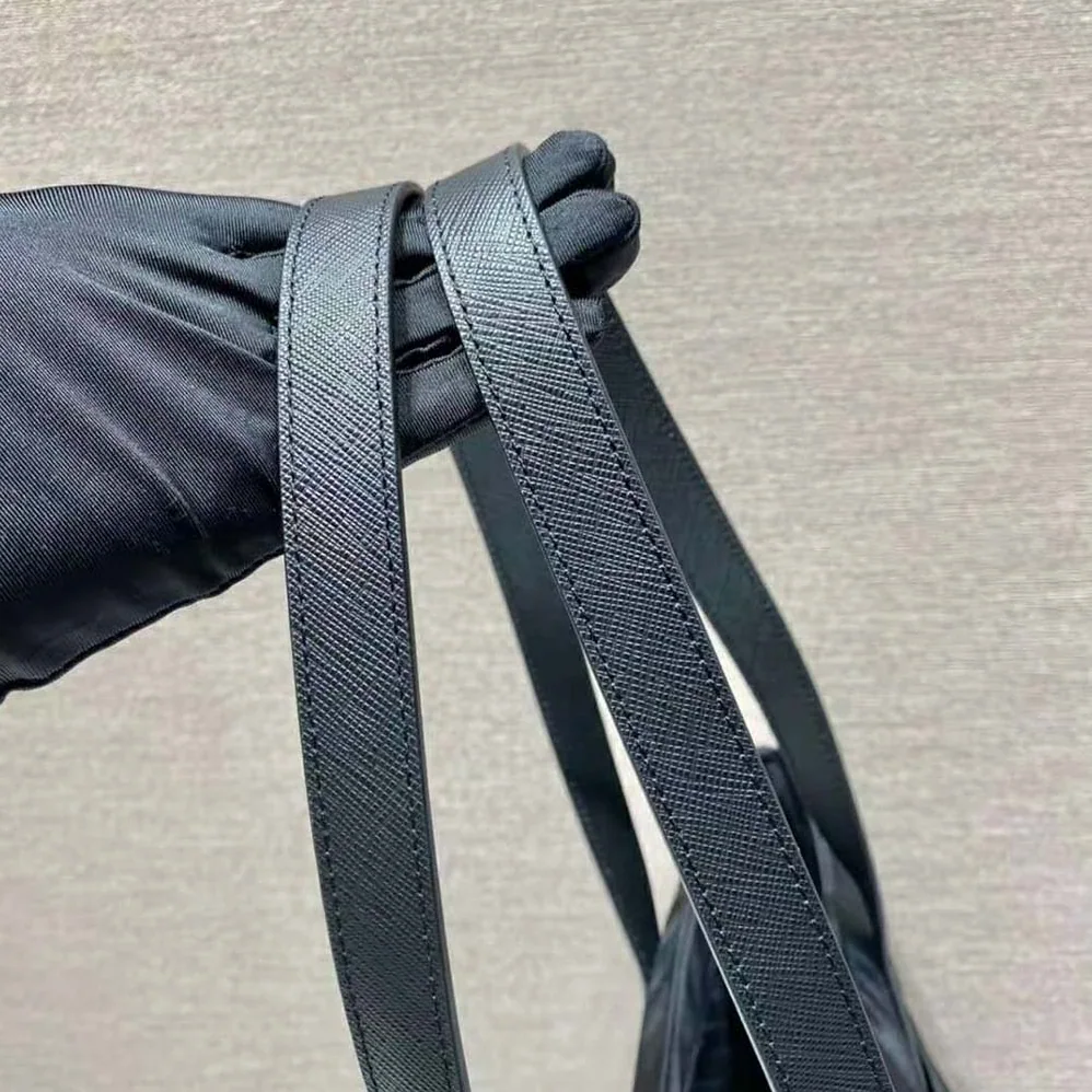 Prada Re-Nylon Tote Bag for Women in Black Prada Re-Nylon Tote Bag for Women in Black