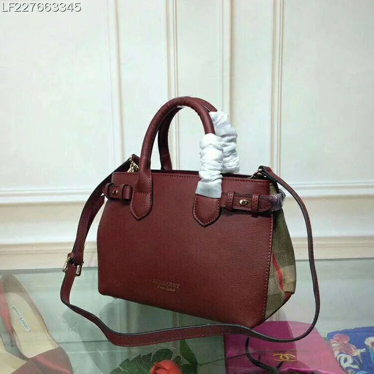 Burberry Small Banner Bag in Leather and House Check in Red