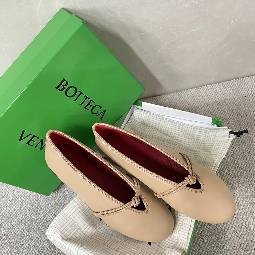 Bottega Veneta Rosa Mary-Jane Ballerina for Women in Cipria Bottega Veneta Rosa Mary-Jane Ballerina for Women in Cipria