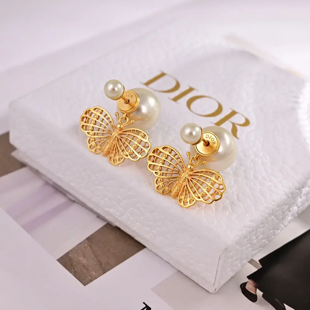 Dior Tribales Earrings Gold-Finish Metal and White Resin Pearls for Women Dior Tribales Earrings Gold-Finish Metal and White Resin Pearls for Women
