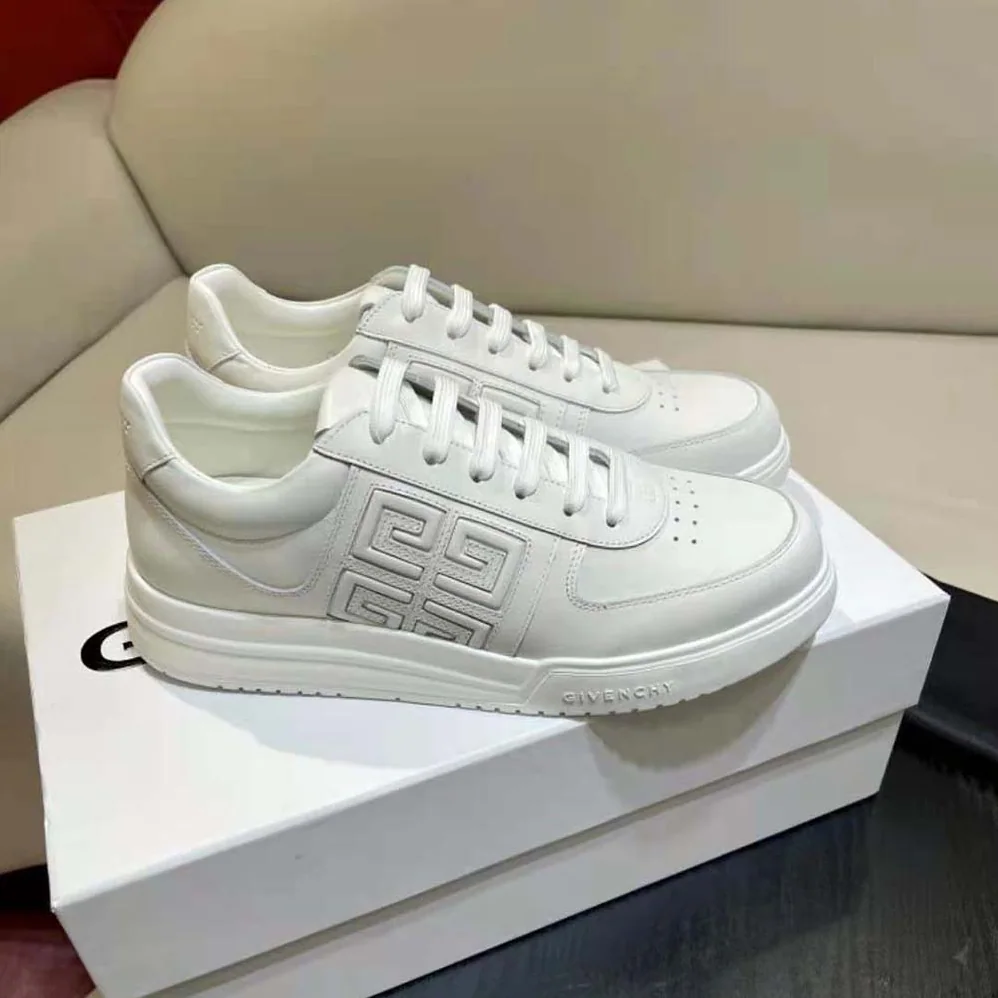 Givenchy G4 Sneakers in Leather for Men in White Givenchy G4 Sneakers in Leather for Men in White