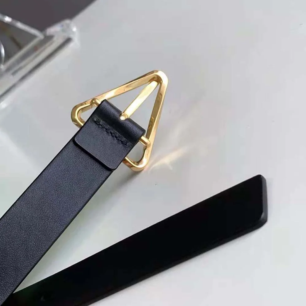 Bottega Veneta Grasp Belt in Calfskin Leather for Women in Black Bottega Veneta Grasp Belt in Calfskin Leather for Women in Black