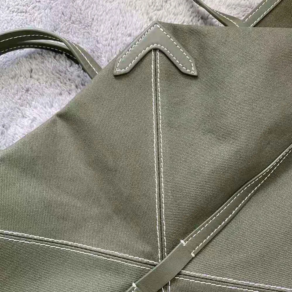 Burberry Mini Horseferry Linen Cotton Canvas Beach Tote for Women in Green