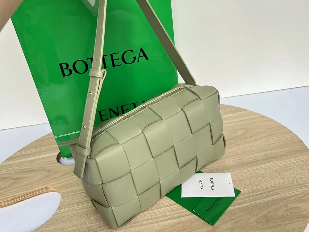 Bottega Veneta Brick Cassette Beige Bottega Veneta Brick Cassette Beige