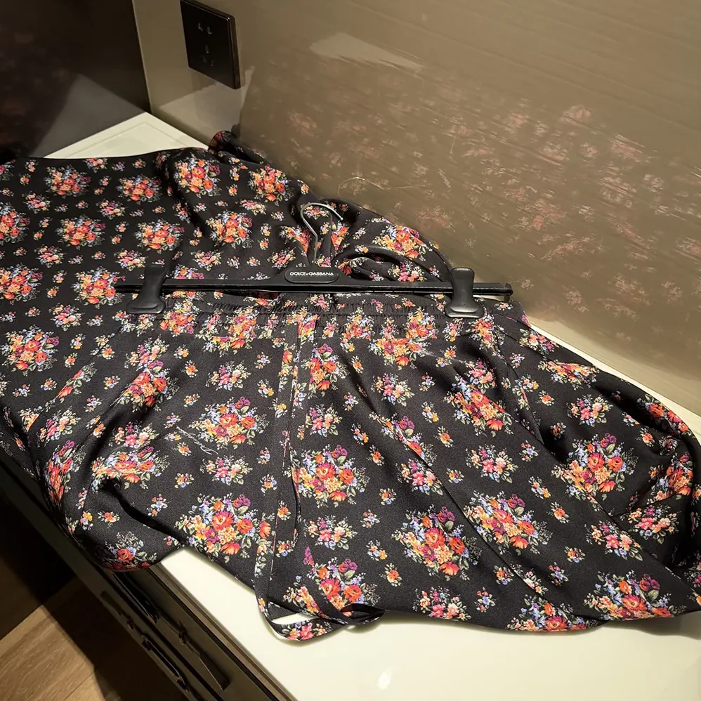 Dolce Gabbana D&G Floral for Women in Print Straight Skirt Dolce Gabbana D&G Floral for Women in Print Straight Skirt