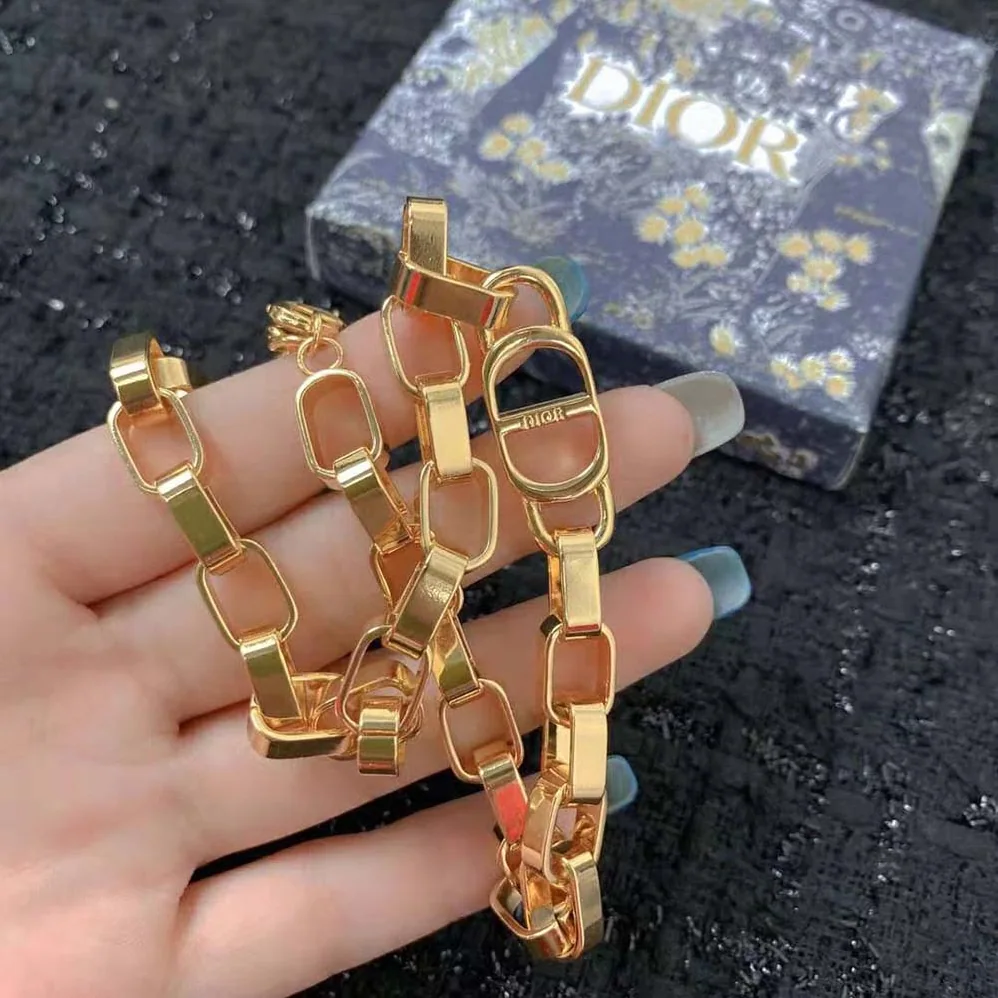 Dior 30 Montaigne Necklace Gold for Women in Finish Metal Dior 30 Montaigne Necklace Gold for Women in Finish Metal