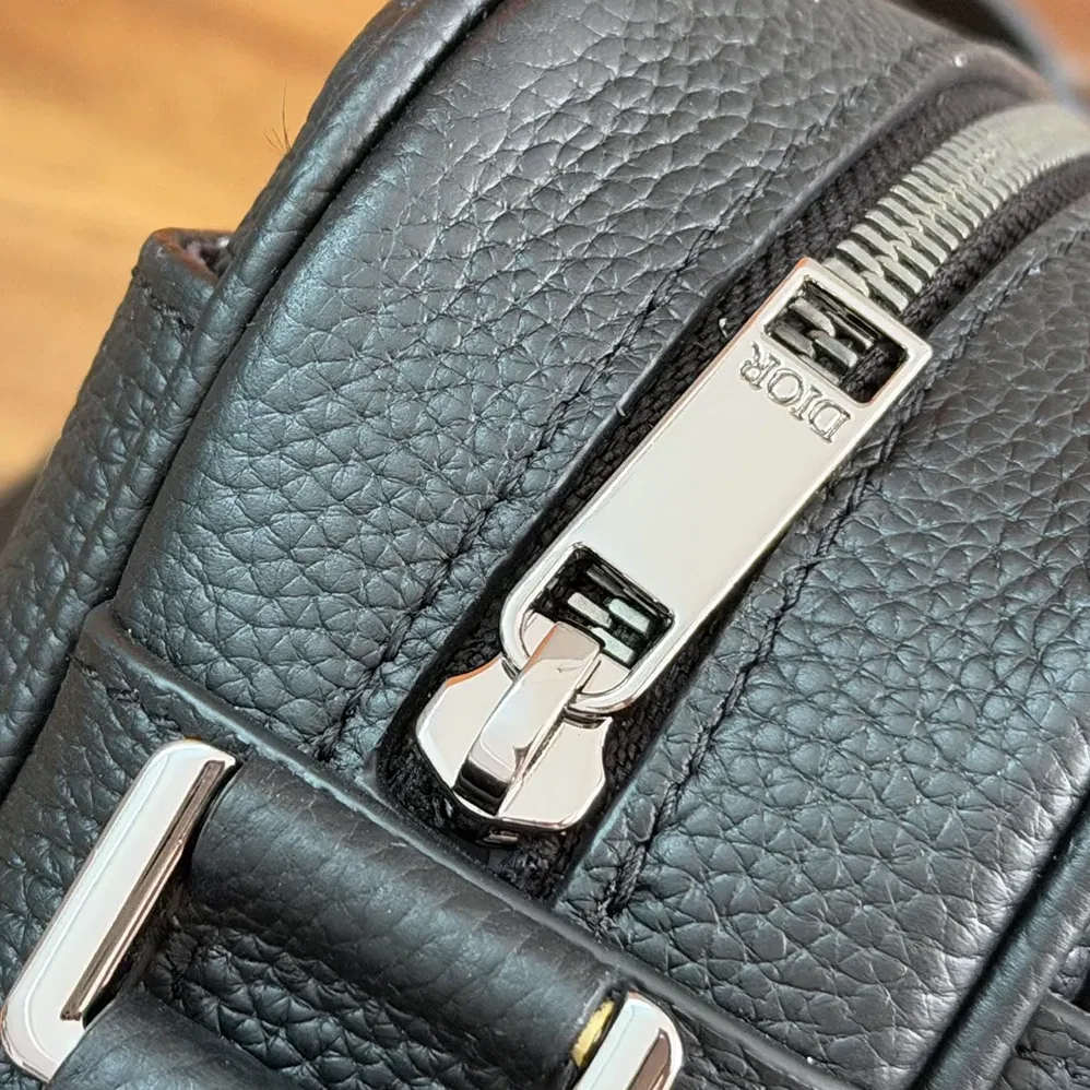 Dior CD Icon Zipped Messenger Bag Gris Flanelle Matte Grained Calfskin for Men