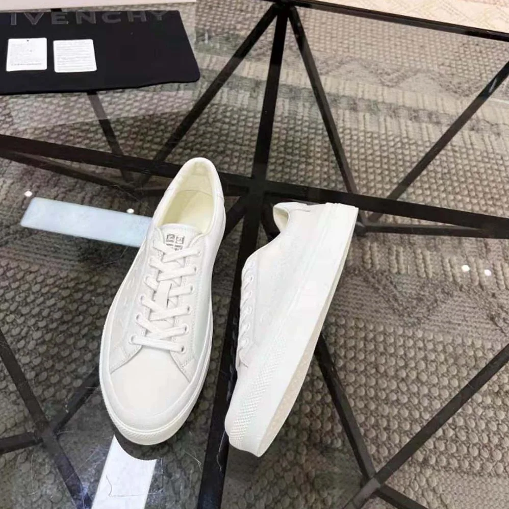 Givenchy City Sport Sneakers in GIVENCHY Leather for Men in White Givenchy City Sport Sneakers in GIVENCHY Leather for Men in White