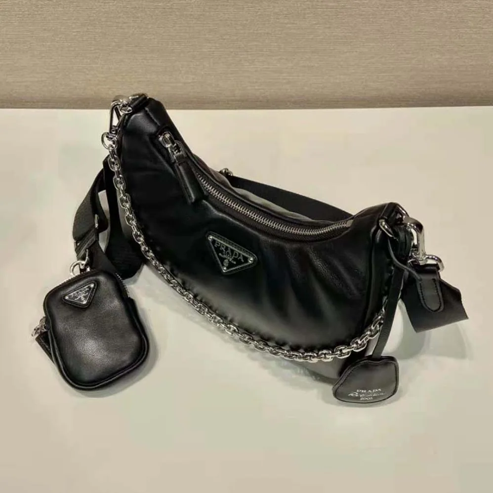 Prada Padded Nappa-Leather Prada Re-Edition 2005 Shoulder Bag for Women in Black Prada Padded Nappa-Leather Prada Re-Edition 2005 Shoulder Bag for Women in Black