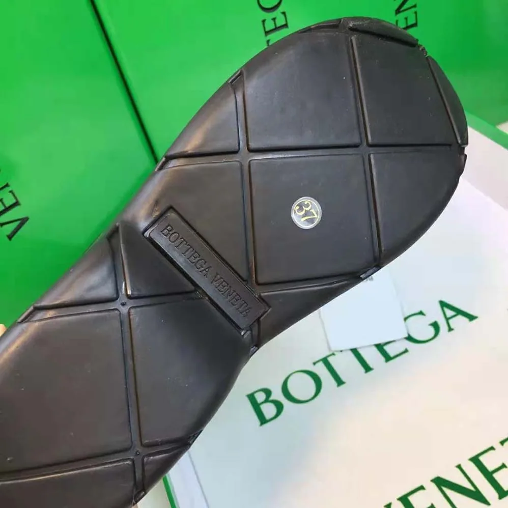 Bottega Veneta Puddle Ankle Boot for Unisex in Black