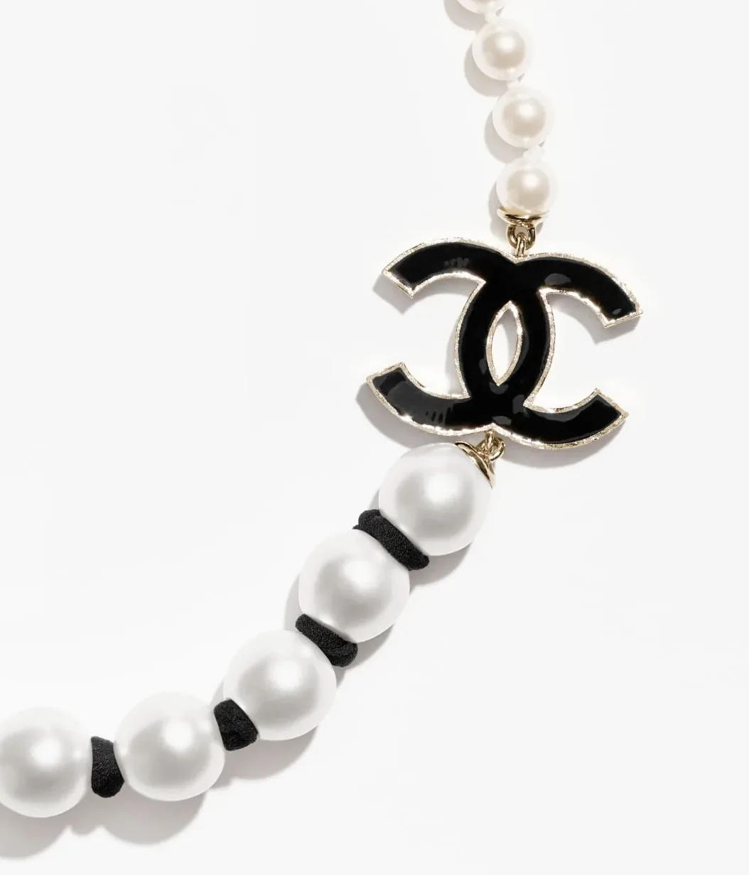 Chanel Pearl Necklace Gold in Toned