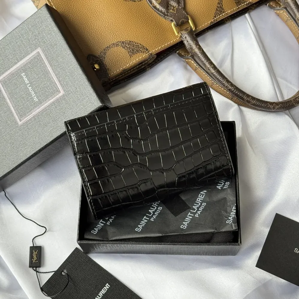 Saint Laurent YSL Uptown Flap Card Case in Crocodile for Women in Embossed Shiny Leather Saint Laurent YSL Uptown Flap Card Case in Crocodile for Women in Embossed Shiny Leather