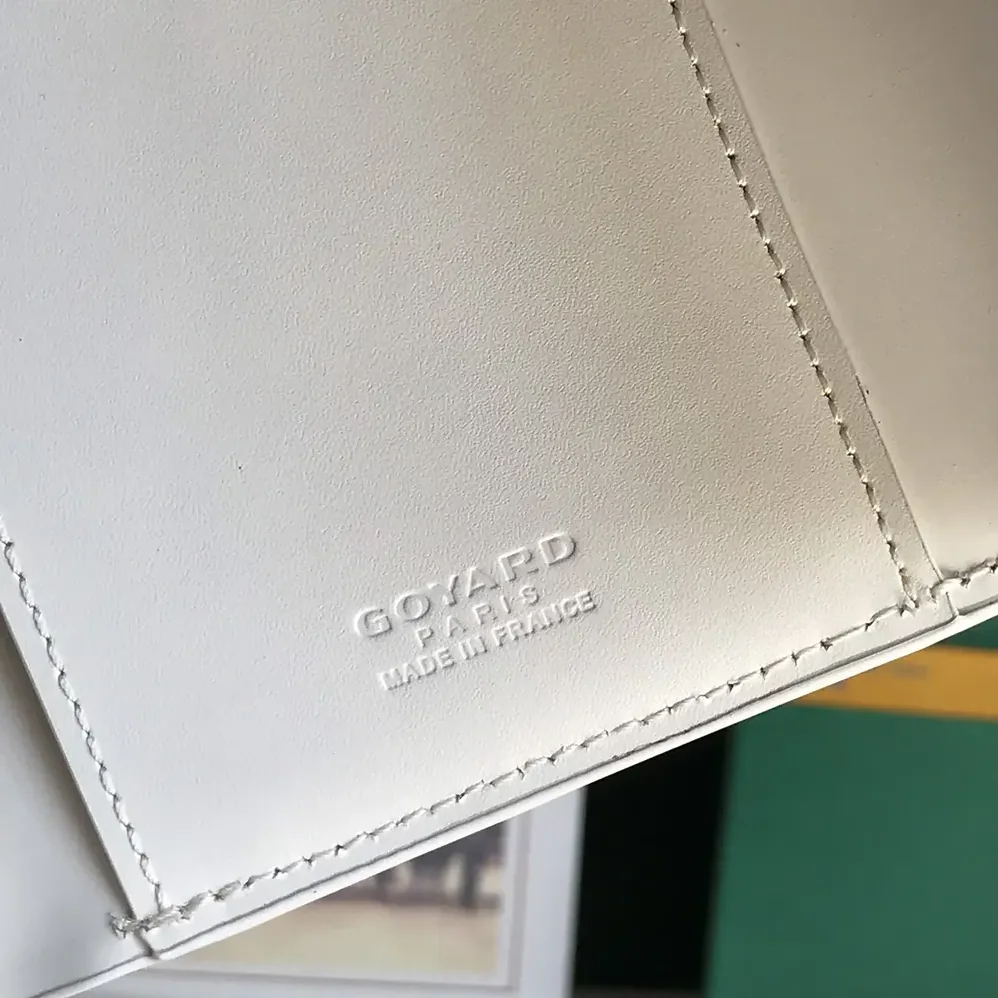 Goyard Saint Gabrie Wallet for Unisex in White Goyard Saint Gabrie Wallet for Unisex in White