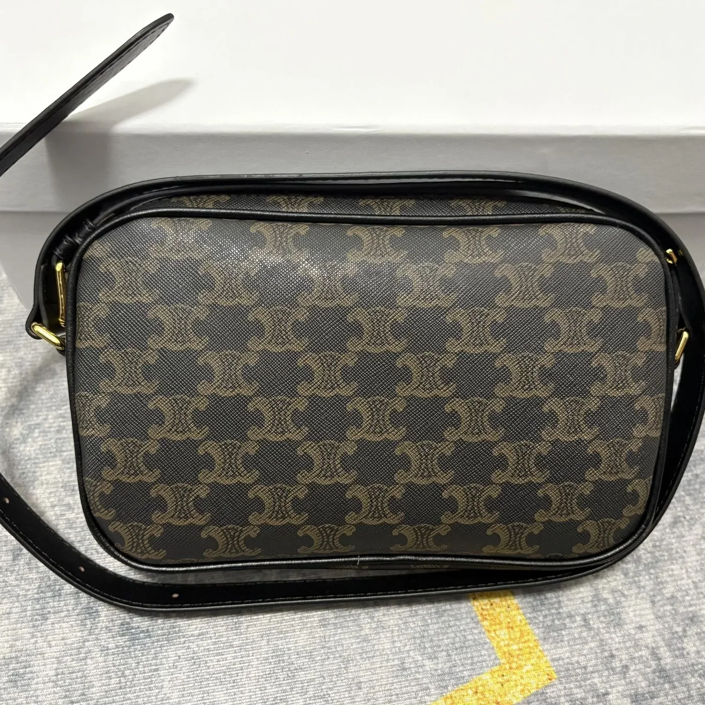 Celine Medium Messenger Bag Black / .38OG