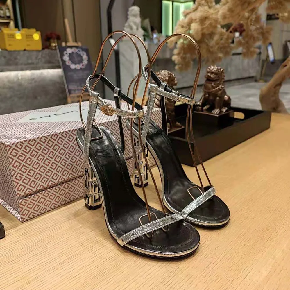 Givenchy G Cube Sandals in Leather for Women in Silver Givenchy G Cube Sandals in Leather for Women in Silver