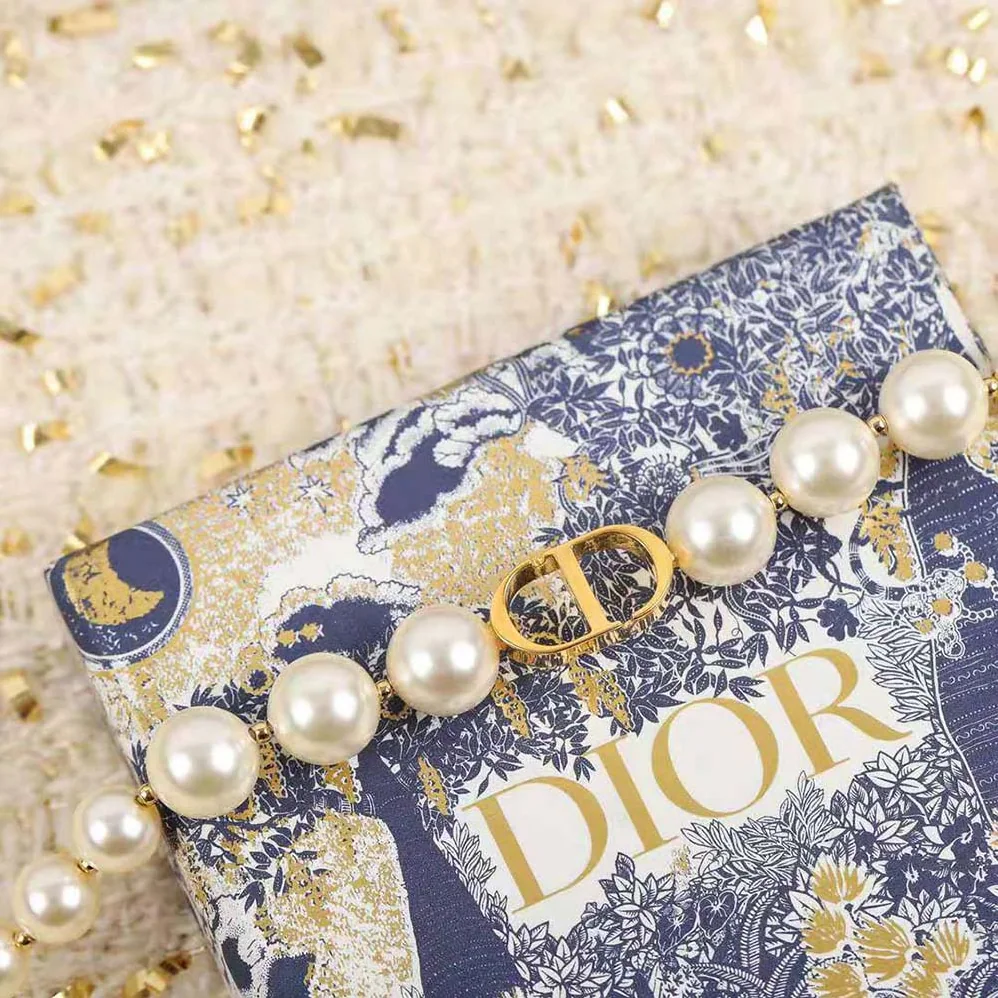 Dior 30 Montaigne Choker Gold-Finish Metal and White Resin Pearls for Women Dior 30 Montaigne Choker Gold-Finish Metal and White Resin Pearls for Women