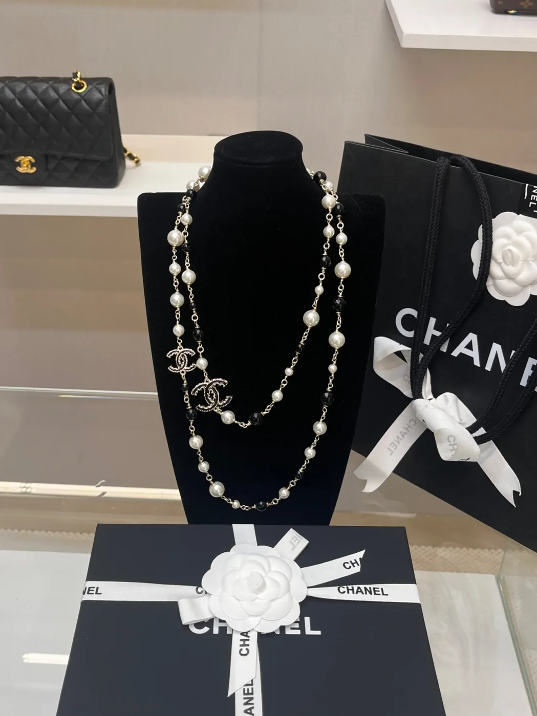 Chanel Pearl Necklace Gold