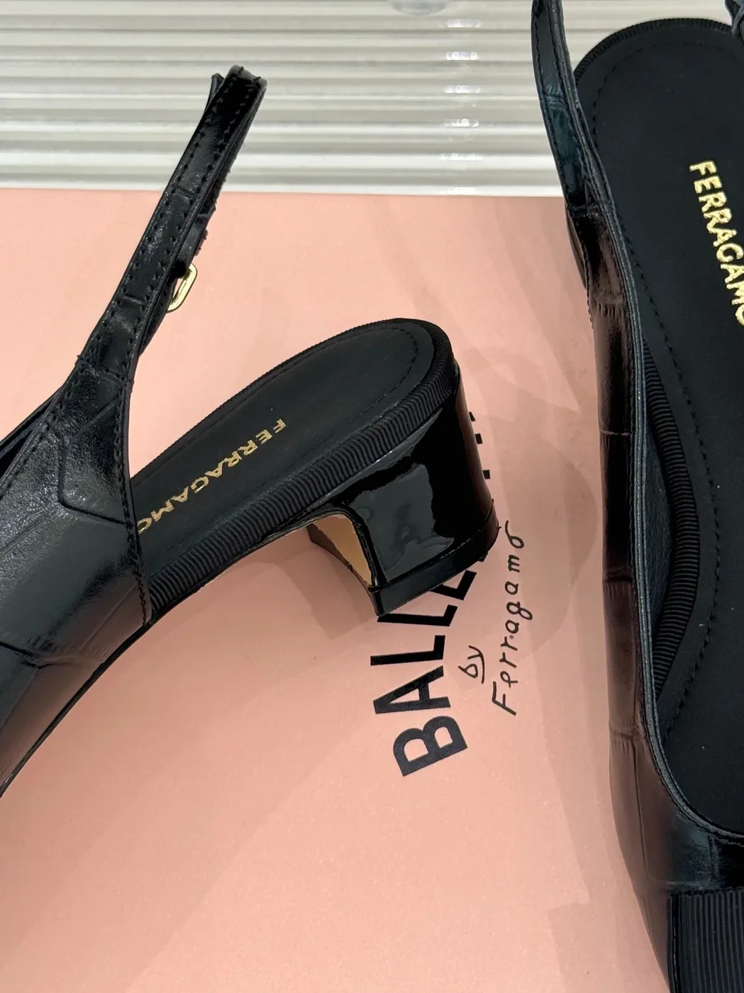 Ferragamo Varina Iconic Bow Slingback Black 01J702 Ferragamo Varina Iconic Bow Slingback Black 01J702