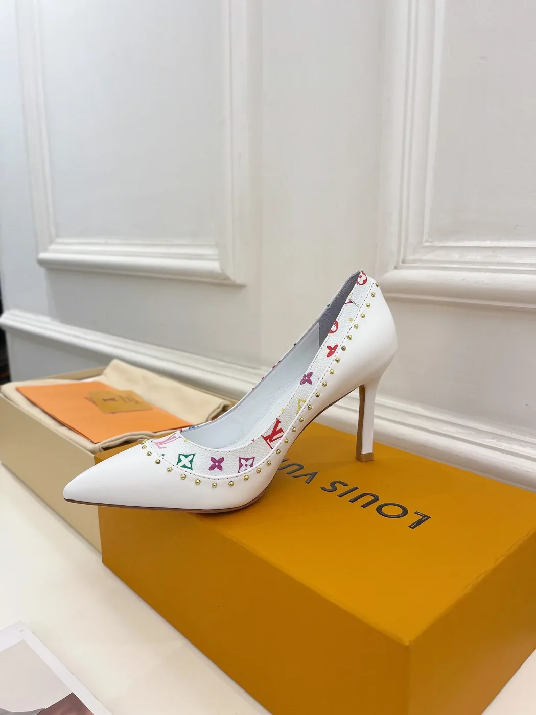 Louis Vuitton Pump White 9.5/ Louis Vuitton Pump White 9.5/