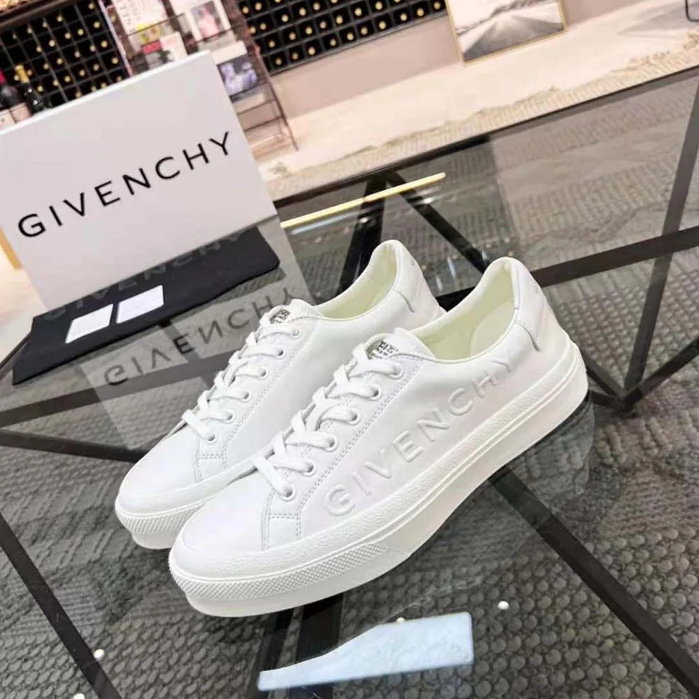 Givenchy City Sport Sneakers in GIVENCHY Leather for Men in White Givenchy City Sport Sneakers in GIVENCHY Leather for Men in White