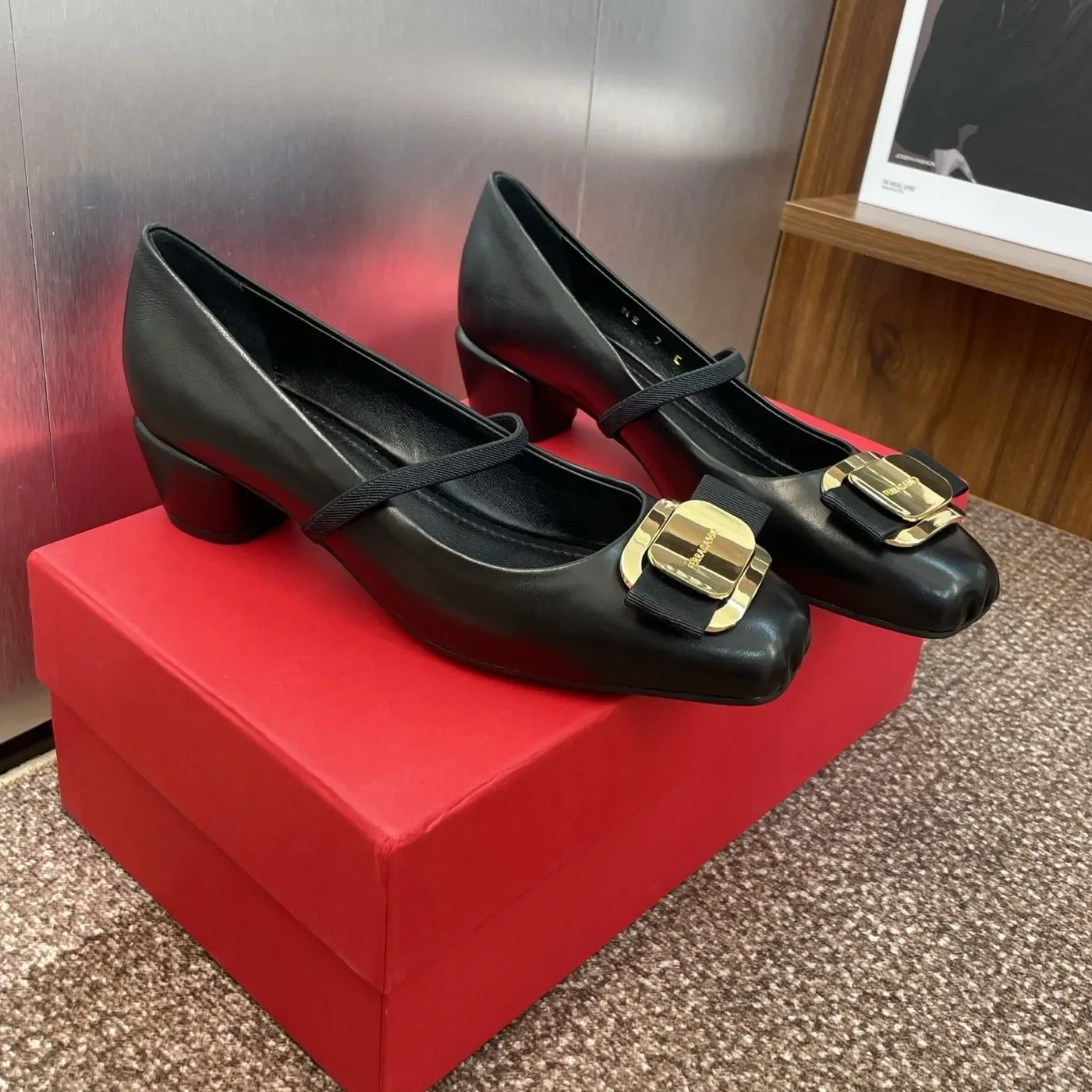 Ferragamo New Vara Plate Pump Black 01K093