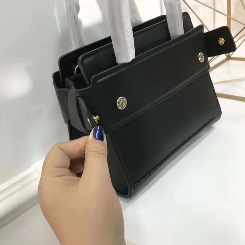 Givenchy Mini Horizon Bag in Smooth Leather in Black Givenchy Mini Horizon Bag in Smooth Leather in Black