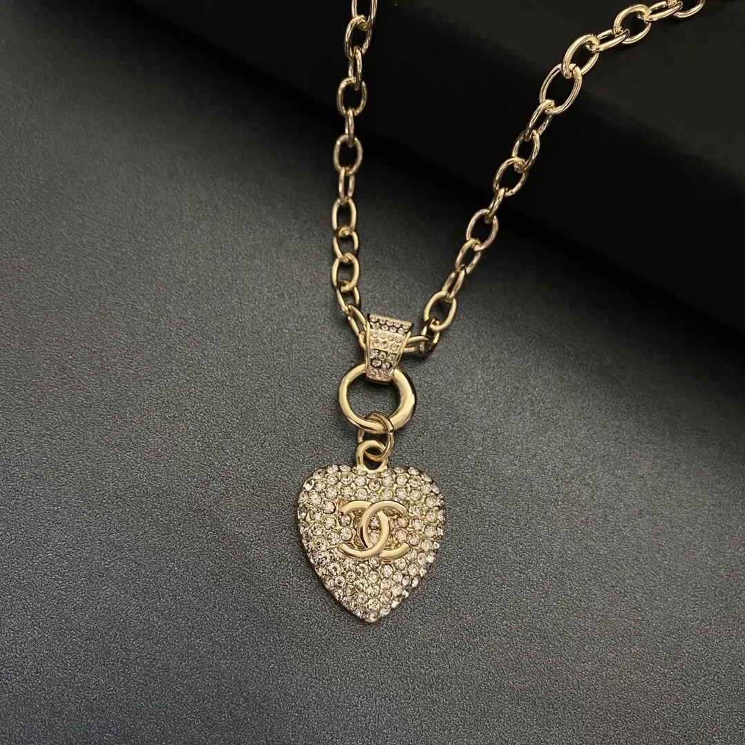 Chanel Twinkle Heart Chain Necklace Gold Tone Chanel Twinkle Heart Chain Necklace Gold Tone