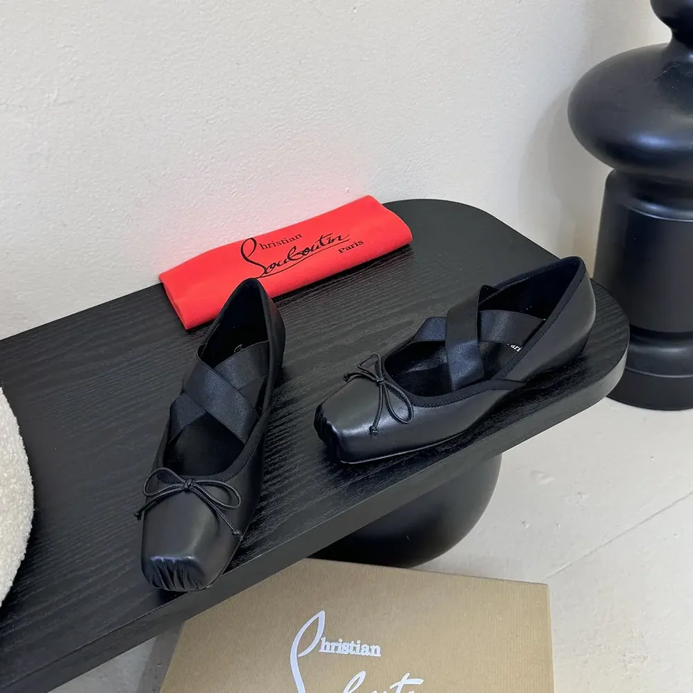 Christian Louboutin Cassiasticina Ballerinas Lamb Nappa Leather for Women in Black Christian Louboutin Cassiasticina Ballerinas Lamb Nappa Leather for Women in Black