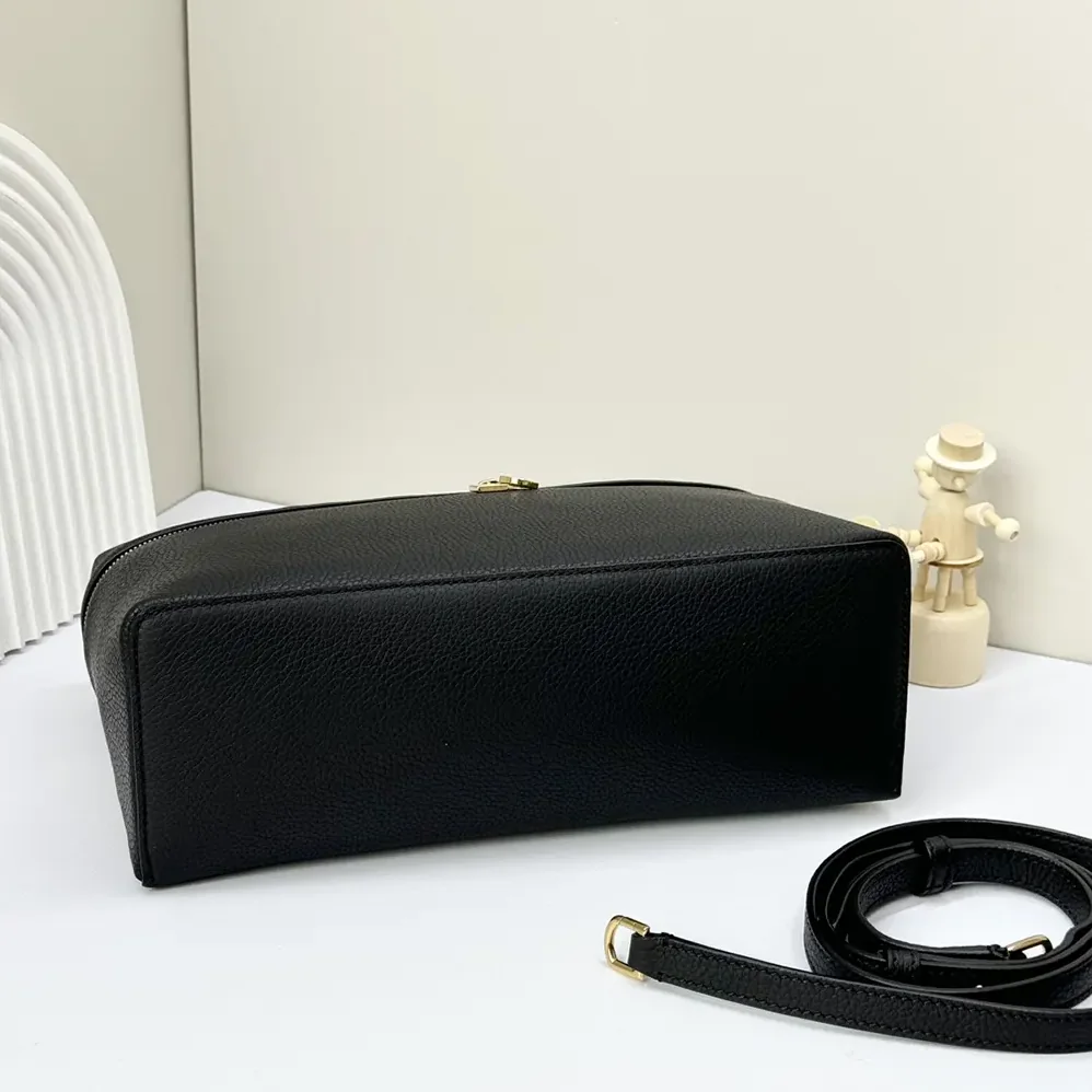 Loro Piana Extra Pocket L27 for Women in Black Loro Piana Extra Pocket L27 for Women in Black