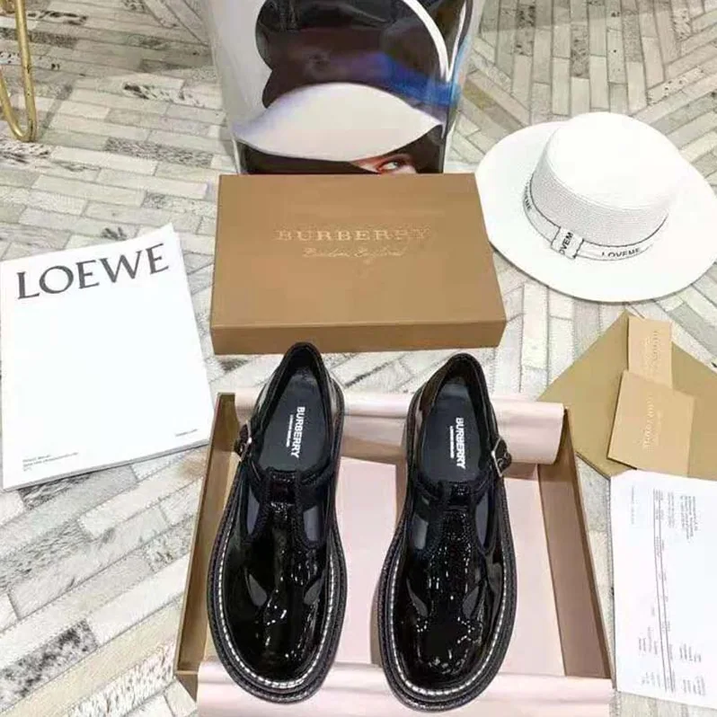 Burberry T-Bar Shoes Upgraded High-Gloss Patent Leather for Women in Black Burberry T-Bar Shoes Upgraded High-Gloss Patent Leather for Women in Black