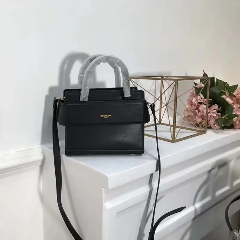 Givenchy Mini Horizon Bag in Smooth Leather in Black Givenchy Mini Horizon Bag in Smooth Leather in Black