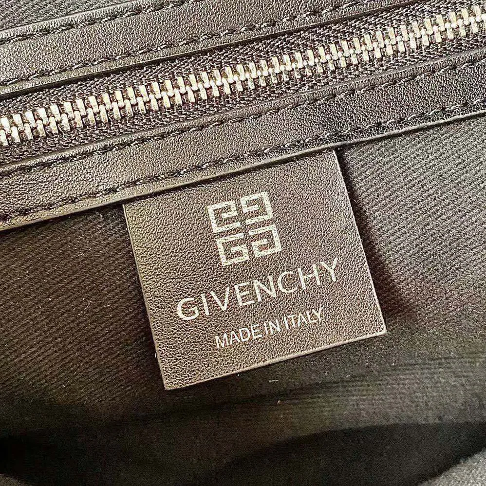 Givenchy Medium Voyou Bag in Leather for Women in Black Givenchy Medium Voyou Bag in Leather for Women in Black
