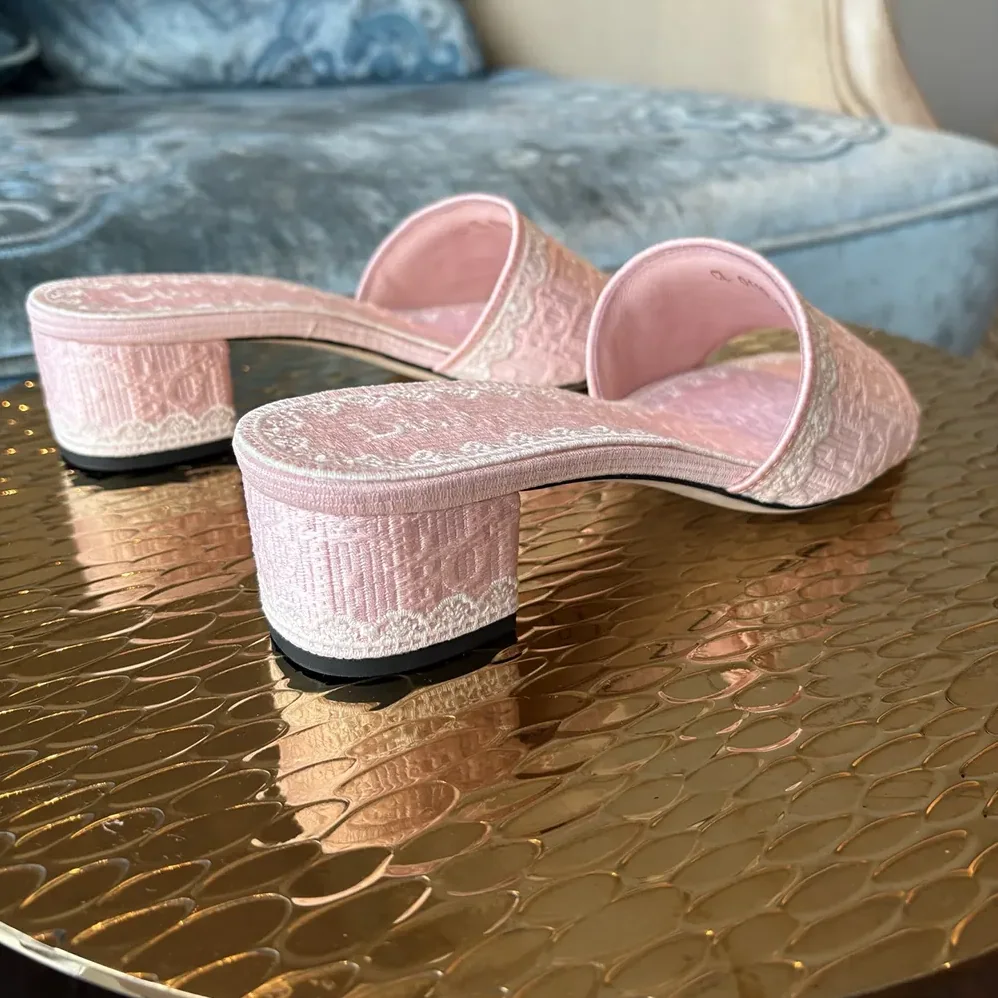 Dior Dioramour Dior Dentelle Heeled Slide Soupir Pink Dior Oblique Embroidered Cotton and White Lace for Women Dior Dioramour Dior Dentelle Heeled Slide Soupir Pink Dior Oblique Embroidered Cotton and White Lace for Women