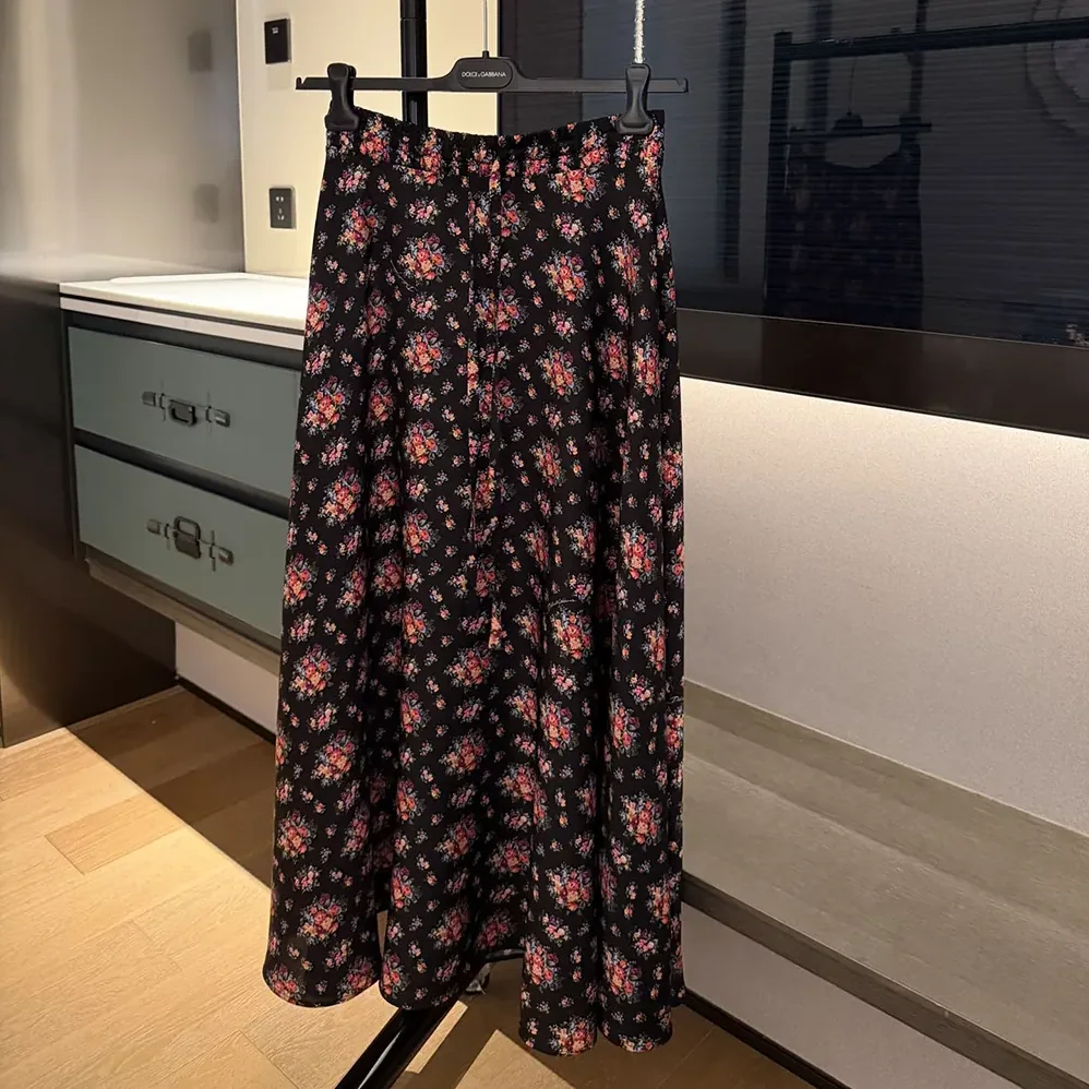 Dolce Gabbana D&G Floral for Women in Print Straight Skirt Dolce Gabbana D&G Floral for Women in Print Straight Skirt