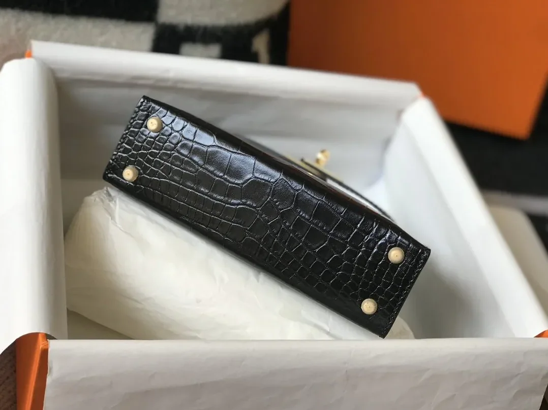 Hermes Kelly Black Gold Toned Hardware / Hermes Kelly Black Gold Toned Hardware /