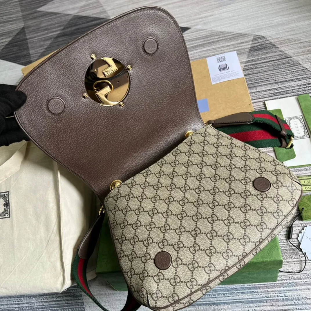 Gucci Blondie Medium Shoulder Bag / Beige/ Ebony GG Supreme Canvas Gold Hardware