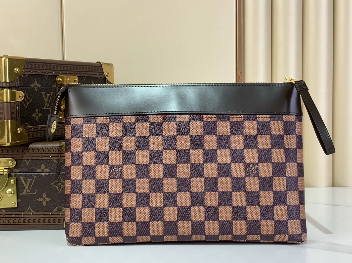 Louis Vuitton Pochette Voyage Souple Pouch / Brown Damier Canvas Gold Hardware Louis Vuitton Pochette Voyage Souple Pouch / Brown Damier Canvas Gold Hardware