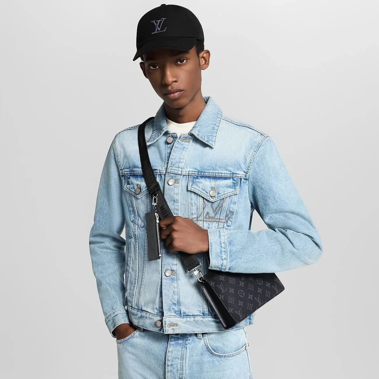 Louis Vuitton Pochette Gaston Wearable Wallet Shoulder Bag / Black Monogram Eclipse Canvas Silver Hardware