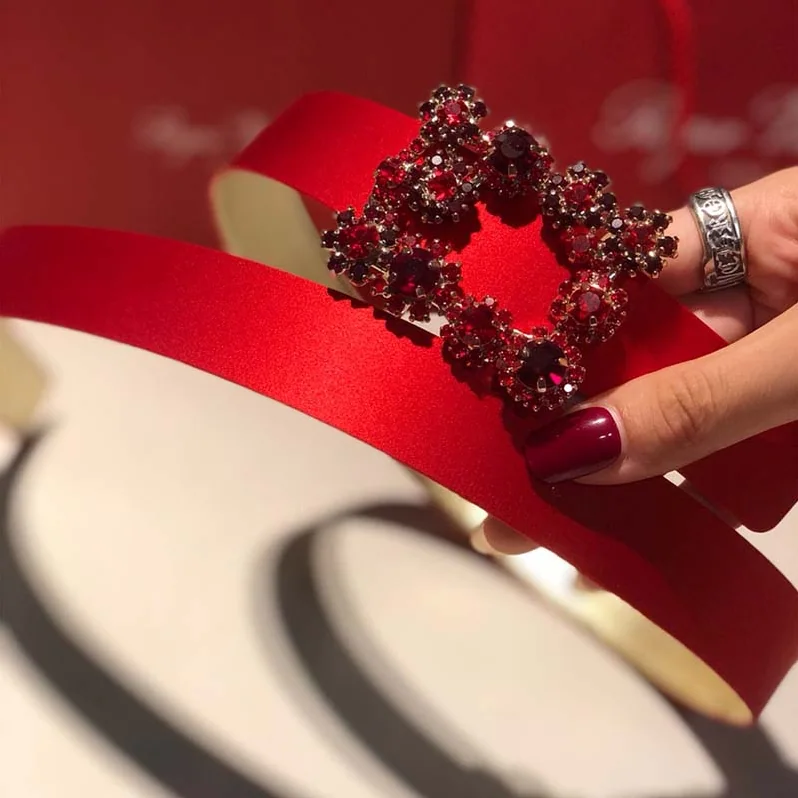 Roger Vivier Wome Flowers Belt in Silk Satin in Red