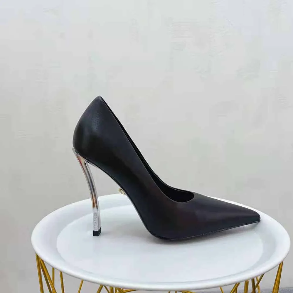 Versace Pin-Point Pumps in Calf leather for Women in Black