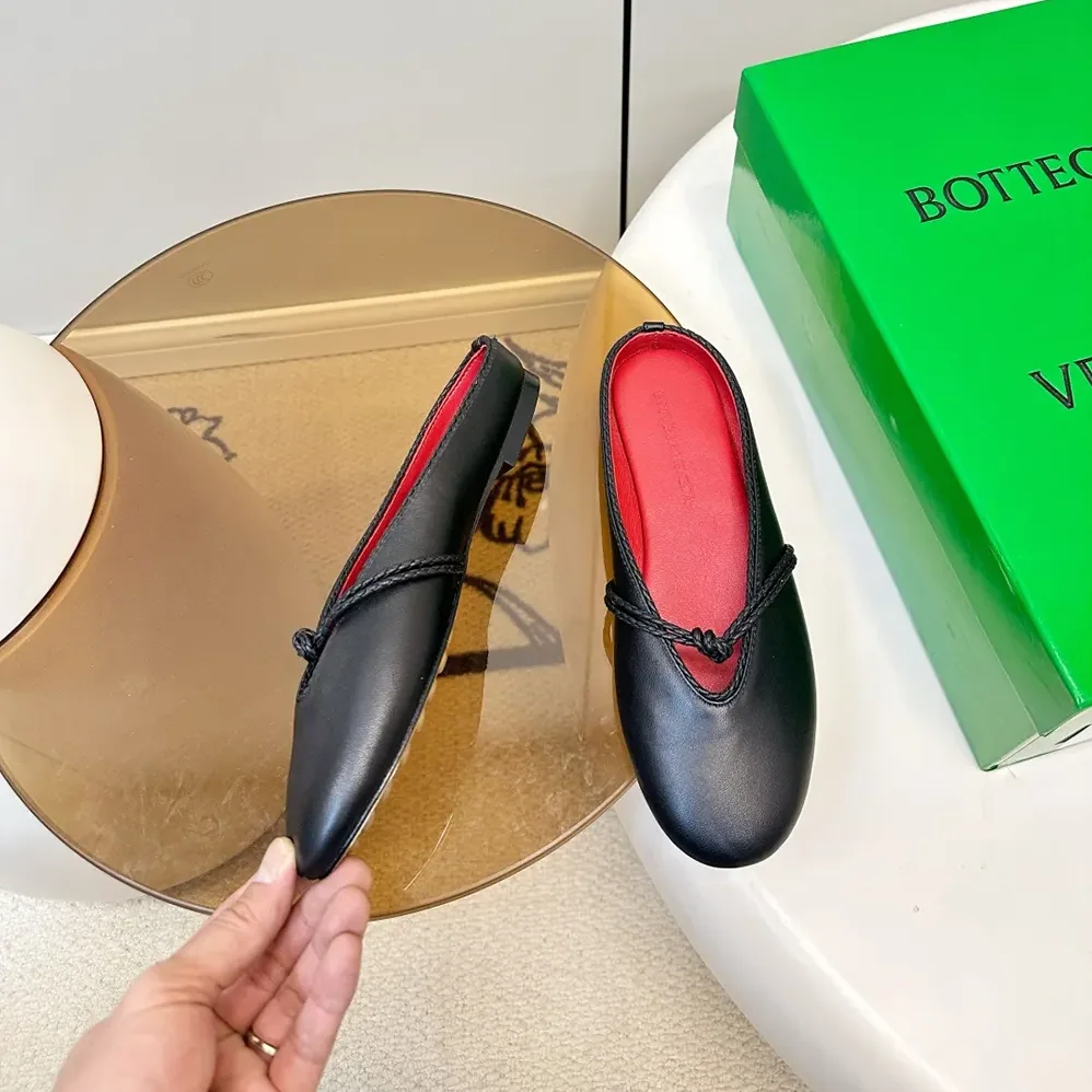 Bottega Veneta Rosa Mary-Jane Ballerina for Women in Black Bottega Veneta Rosa Mary-Jane Ballerina for Women in Black